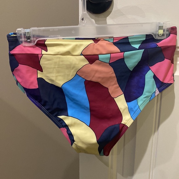 Bikini - Picture 2 of 4